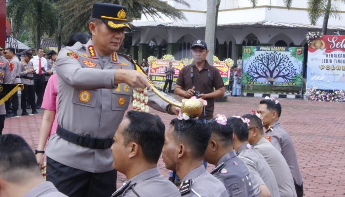 Kado Tahun Baru, 189 Personel Polresta Bandung Resmi Naik Pangkat