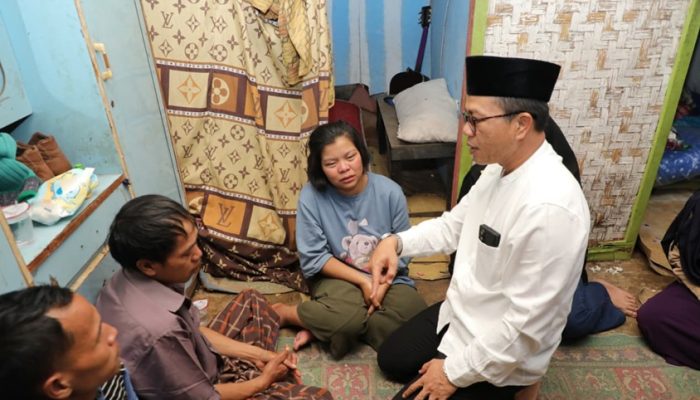 Gercep, Kang DS Langsung Takziyah ke Rumah Duka 2 Korban Meninggal Longsor Pangalengan