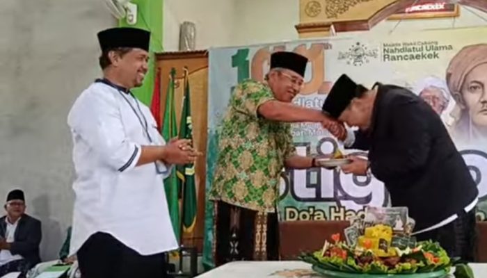 Buka Istighosah Harlah ke-100, Plt Camat Rancaekek Serukan Yel-yel NU