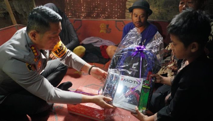 Ringankan Beban Warga Tak Mampu, Polresta Bandung Gelar Bedah Rutilahu