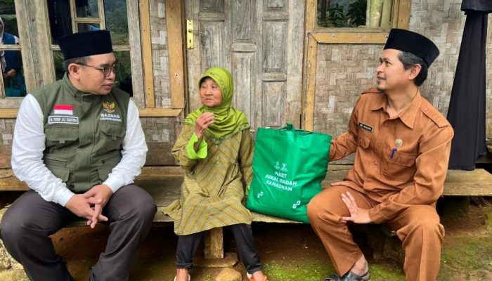 BAZNAS Kab Bandung Salurkan Paket Bekal Ibadah Ramadan di Pangalengan