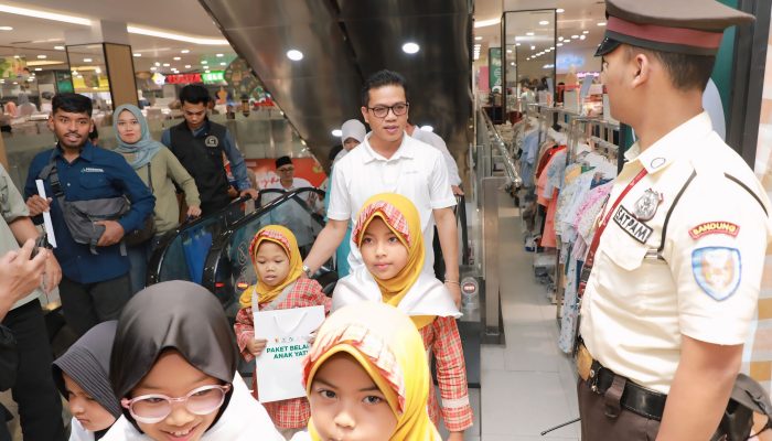 Abul Yatama Kang DS Ajak Ratusan Anak Yatim Beli Baju Lebaran