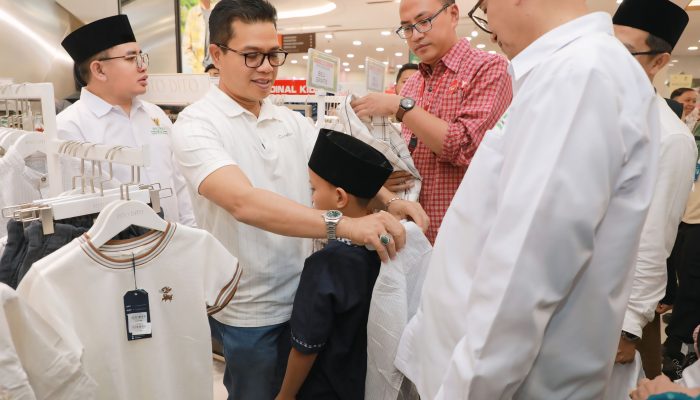 BAZNAS Ajak Anak Yatim Belanja Baju Lebaran, Bupati Bandung Apresiasi Program Kepedulian Zakat