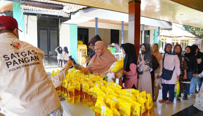 Polresta Bandung Gelar Gerakan Pangan Murah Serentak, 800 Warga Terbantu
