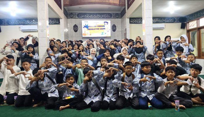 Program Pengabdian Masyarakat SBM ITB Gelar Literasi Keuangan