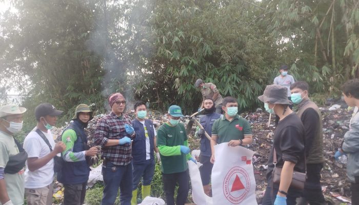 Aksi Beberesih Massal ASN Jadi Kado Hari Jadi ke-385 Kabupaten Bandung di Tengah Keprihatinan Bencana