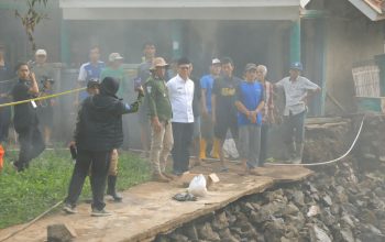 Dari Rumah Duka 2 Korban Meninggal, KDS Perintahkan Assessment dan Perbaikan Segera TPT dan Jembatan Sungai di Banjaran