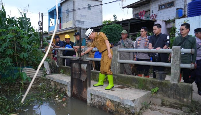 KDS Tinjau Langsung Lokasi Banjir dan Puting Beliung, Pemkab Bandung Siapkan Dana Kebencanaan Rp3 Miliar