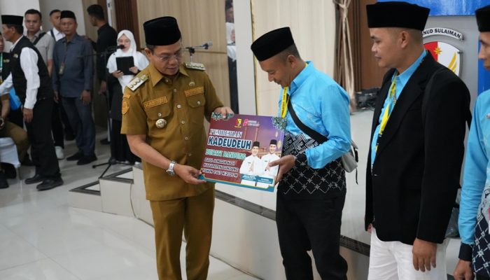 Didominasi Perempuan dan Lansia, 500 Jemaah Calhaj Kabupaten Bandung dapat “Kadeudeuh” dari KDS