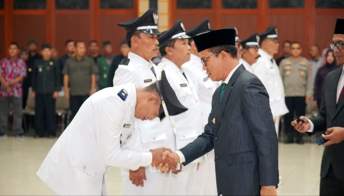 Lantik 9 Kades PAW, Bupati KDS Minta Langsung Kerja