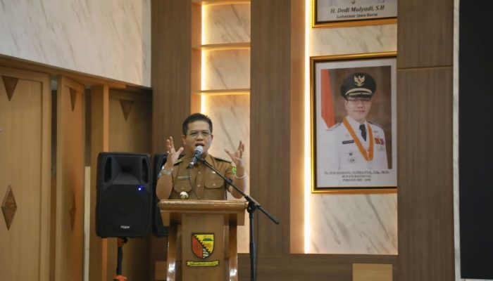 Pastikan Semua Anak Sekolah, Bupati KDS Instruksikan Camat Sisir Setiap Desa