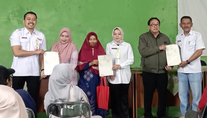 100 Sertipikat PTSL Diserahkan, Warga Langensari Dapat Kepastian Hukum Tanah