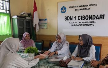 Pengawas SD Pasirjambu Pastikan Pelepasan SDN Cisondari 1 Tanpa Pungutan, Uang Orang Tua Dikembalikan