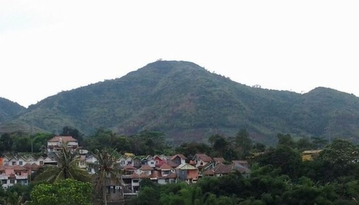 Sasakala Gunung Geulis: Ketika Cinta Mengabadikan Sebuah Nama