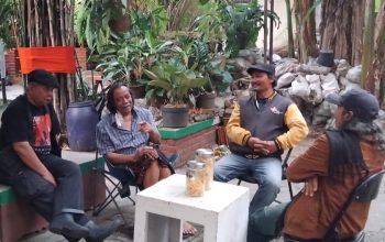 Seniman dan Akademisi Jenguk Iman Soleh, Doa untuk Kesembuhan Sang Maestro