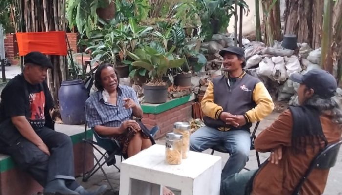 Seniman dan Akademisi Jenguk Iman Soleh, Doa untuk Kesembuhan Sang Maestro