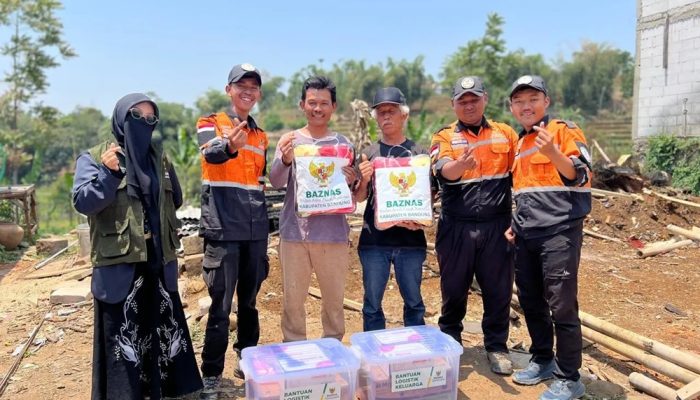 BAZNAS Kabupaten Bandung Salurkan Bantuan Logistik bagi Korban Kebakaran di Arjasari