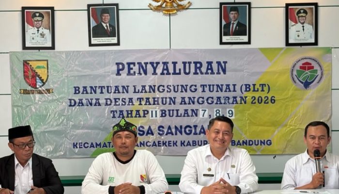 BLT Dana Desa Disalurkan di Sangiang, Camat Rancaekek Tekankan Pemanfaatan Tepat Sasaran