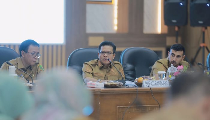Perda dan Tarif Ducting Sudah Ada, Kabel Masih Semrawut, Bupati KDS Sentil Kinerja DPUTR